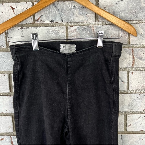 Free People | Black High Waist Cropped Raw Hem Pull On Joggings - Picture 3 of 8